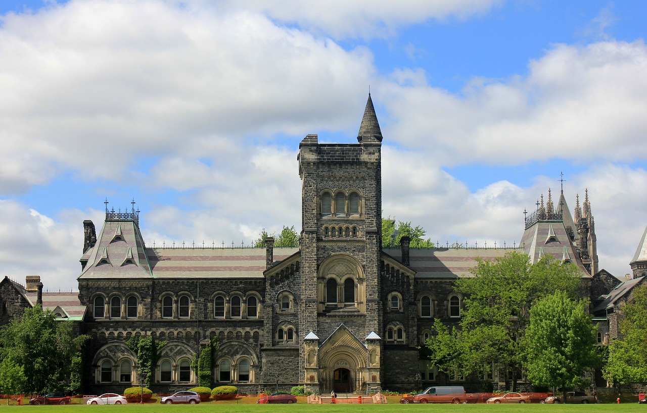 How to Apply for College Transfer Scholarships
